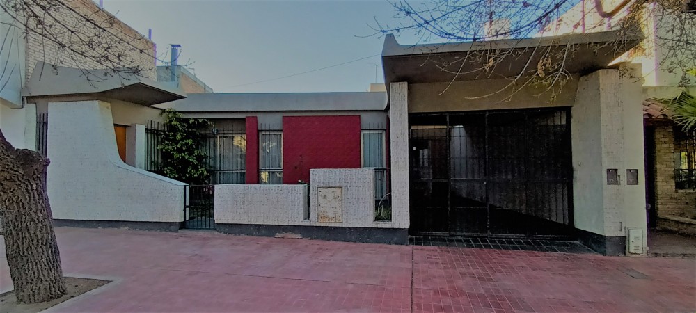 CASA  EN VENTA – CAPITAL – B° BOMBAL .