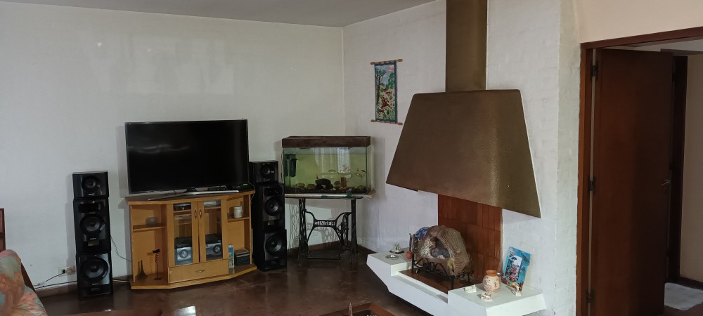 CASA  EN VENTA - CAPITAL - B° BOMBAL .