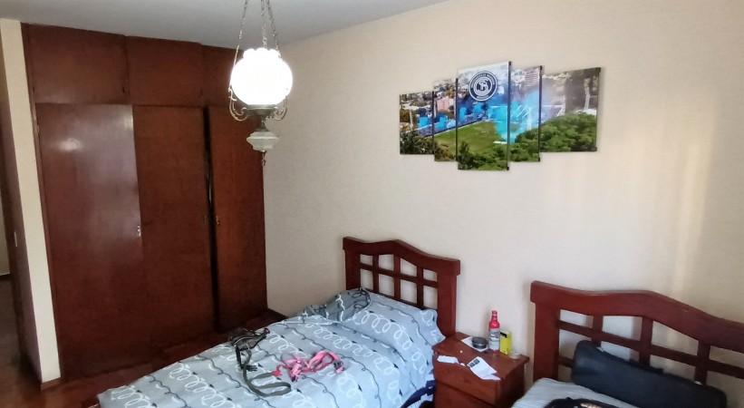 CASA  EN VENTA - CAPITAL - B° BOMBAL .