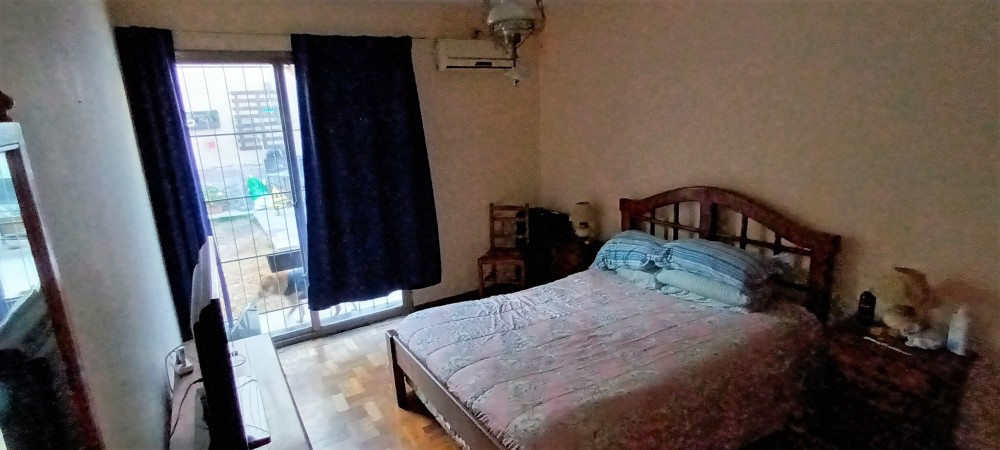 CASA  EN VENTA - CAPITAL - B° BOMBAL .