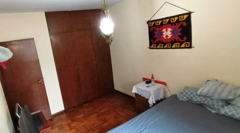 CASA  EN VENTA - CAPITAL - B° BOMBAL .