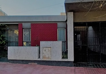 CASA  EN VENTA - CAPITAL - B° BOMBAL .